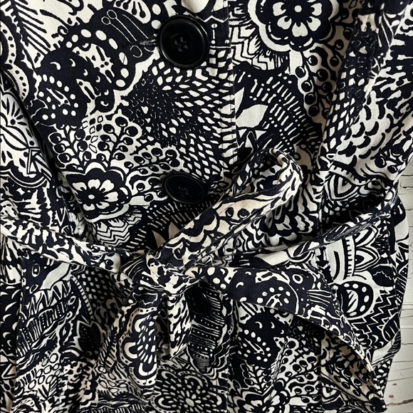 Briggs New York Black and White Floral Tie Waist Button Front Blazer in 20W - Picture 3 of 5